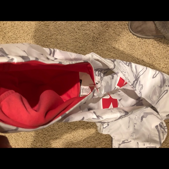 sweatshirt - Picture 3 of 5